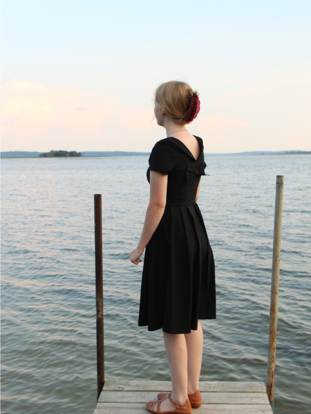 Elegant Black Midi Fit-and-Flare Dress with Scoop Collar